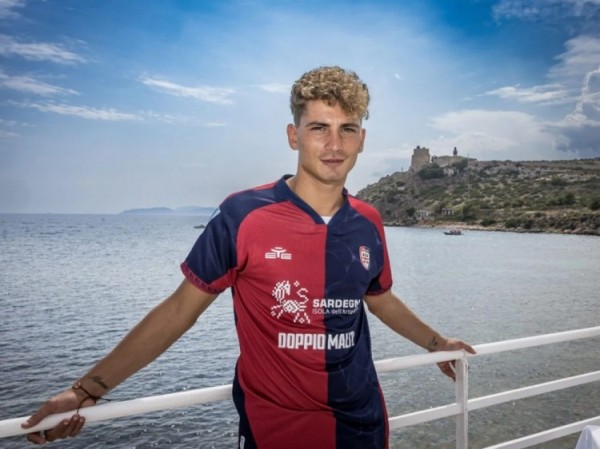 官方：卡利亚里先租后买S-埃斯波西托，据悉价格450万欧＋40%二转