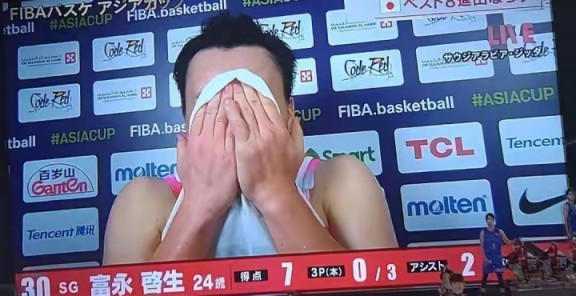 亚洲杯宣称目标夺冠！日本惨败黎巴嫩无缘8强 富永启生赛后哭了